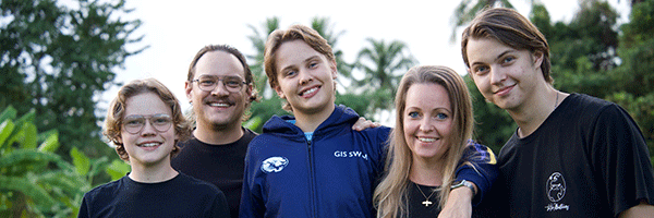 Bild på familjen Ericson i Asien Bild på familjen Ericson i Asien